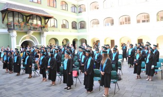 Toca Absolvire Drobeta-Turnu Severin / Esarfe Absolvire in Drobeta-Turnu Severin | Robe Absolvire de Vanzare in Drobeta-Turnu Severin