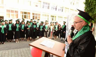 Toca Absolvire Sighetu Marmatiei / Esarfe Absolvire in Sighetu Marmatiei | Robe Absolvire de Vanzare in Sighetu Marmatiei
