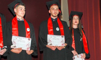 Toca Absolvire Brosteni / Esarfe Absolvire in Brosteni | Robe Absolvire de Vanzare in Brosteni