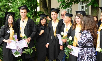 Toca Absolvire Dorohoi / Esarfe Absolvire in Dorohoi | Robe Absolvire de Vanzare in Dorohoi
