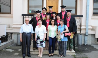 Toca Absolvire Slanic Moldova / Esarfe Absolvire in Slanic Moldova | Robe Absolvire de Vanzare in Slanic Moldova