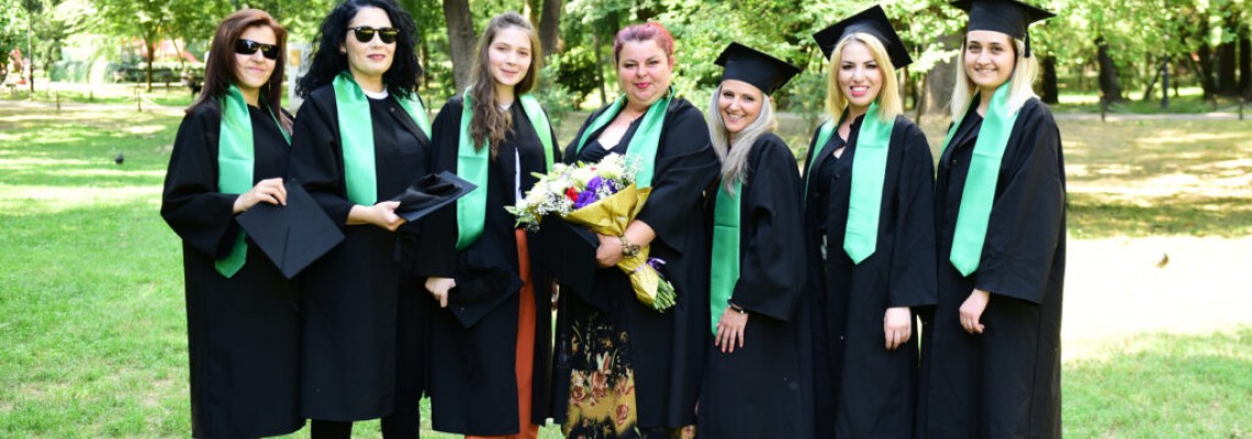 Toca Absolvire Blaj / Esarfe Absolvire in Blaj | Robe Absolvire de Vanzare in Blaj Toca Absolvire Blaj / Esarfe Absolvire in Blaj | Robe Absolvire de Vanzare in Blaj