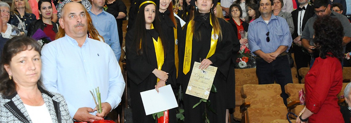 Toca Absolvire Buzau / Esarfe Absolvire in Buzau | Robe Absolvire de Vanzare in Buzau Toca Absolvire Buzau / Esarfe Absolvire in Buzau | Robe Absolvire de Vanzare in Buzau