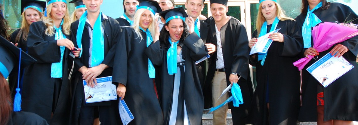 Toca Absolvire Iasi / Esarfe Absolvire in Iasi | Robe Absolvire de Vanzare in Iasi Toca Absolvire Iasi / Esarfe Absolvire in Iasi | Robe Absolvire de Vanzare in Iasi