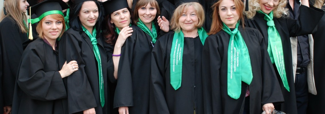 Toca Absolvire Breaza / Esarfe Absolvire in Breaza | Robe Absolvire de Vanzare in Breaza Toca Absolvire Breaza / Esarfe Absolvire in Breaza | Robe Absolvire de Vanzare in Breaza