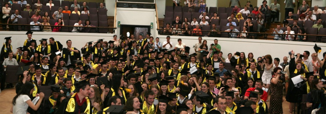 Toca Absolvire Dumbrăveni / Esarfe Absolvire in Dumbrăveni | Robe Absolvire de Vanzare in Dumbrăveni Toca Absolvire Dumbrăveni / Esarfe Absolvire in Dumbrăveni | Robe Absolvire de Vanzare in Dumbrăveni