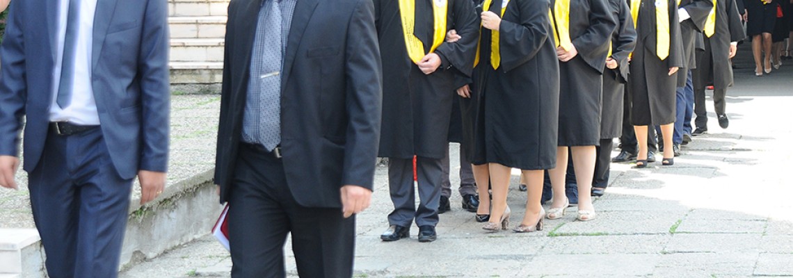 Toca Absolvire Cisnadie / Esarfe Absolvire in Cisnadie | Robe Absolvire de Vanzare in Cisnadie Toca Absolvire Cisnadie / Esarfe Absolvire in Cisnadie | Robe Absolvire de Vanzare in Cisnadie